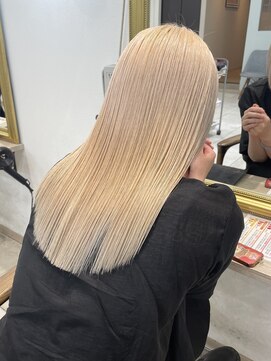 リヴィエラ 西日暮里店(Riviera) ホワイトブロンドカラー【西日暮里】