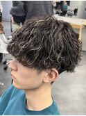 渋谷ホワイトメッシュカラーメンズハイライトカラー緩めパーマ