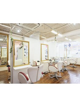 【六本木駅から徒歩1分】大人女性のための美容室ハリウッド☆丁寧なカウンセリングでなりたいを叶える♪