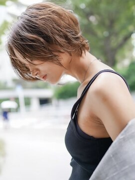 ギークス(GEEKS) 【GEEKS渋谷】ナチュラルショートウルフ/20代30代/ハイライト/艶