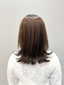 リヴナ(Livna) ミディアムレイヤーに外ハネスタイリング◎