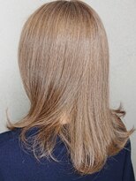 ファイ カラースタジオ(PHI COLOR STUDIO)&nbsp;何歳に見えますか？グレイヘアよりこっちの方がキレイ
