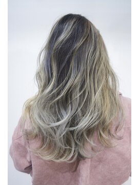 リシェスバイエンヴィー 西宮北口(Riches by ENVY) "外国人風　バレイヤージュ　ブロンドカラー"