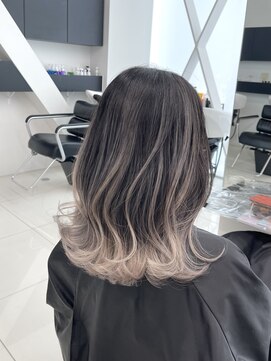 アライブ キチジョウジ(ALIVE Kichijoji) ホワイトベージュバレイヤージュ