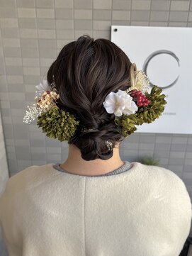 シークエストアンドシプラス(C/QUEST&C-plus) 卒業式 ヘアセット まとめ髪 シニヨン 金箔 辻堂