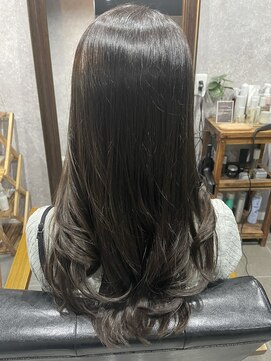 ルーツ(ROOTS) 顔周りレイヤー暗髪ロングスタイル