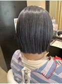 ブルーグレージュ×切りっぱなしボブ