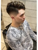 フランクスバーバー アンド ビアークラブ(FRANK'S BARBER and BEER CLUB)&nbsp;かき上げくせ毛風パーマサイドパートショートフェードカット