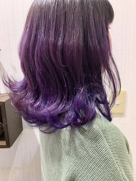 トムキャット(TOM CAT) ブリーチ　グラデーションカラー　外ハネ　パープル　ラベンダー