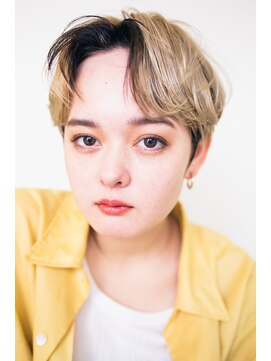 ピズム(PISM) 小顔センターパートイメチェンショート/ツートンカラー