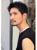 大人の波巻きスパイラルパーマミディアムロングメンズカットヘア