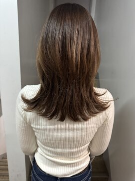 リルア 博多(LIRUA) ウルフレイヤー/セミロング/ミディアムレイヤー