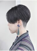 =センターパート刈り上げショート女子前下がりショート前髪なし