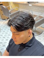 グルーマーズトウキョウ(GROOMER/S TOKYO)&nbsp;ラフカール　フェード　センターパート　海外風