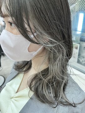 ネウィ 宮崎店(newi) 透明感シルバーグレージュミディアムイヤリングカラー