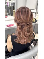 クレア(Crea)&nbsp;ミディアムヘアナチュラルハーフアップ♪