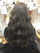 マッシュ 北堀江(MASHU)&nbsp;スモーキーグレイッシュ 小田彩乃