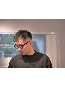 グットルーズトウキョウ(GOOD LOOSE TOKYO) ツイストスパイラルパーマ/スキンフェード<理容室>[メンズ/駒込]