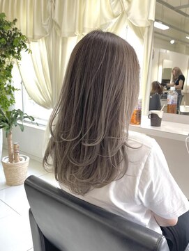 デュールイースト(Duul East) バレイヤージュ×レイヤー×ミルクティーベージュ