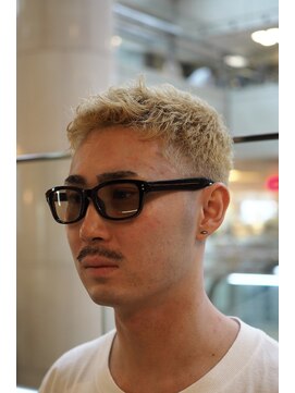 ヨシザワインク プレミアム 横浜 桜木町店(YOSHIZAWA Inc. PREMIUM) オシャレくせ毛風パーマ金髪ベリーショートフェード刈り上げ