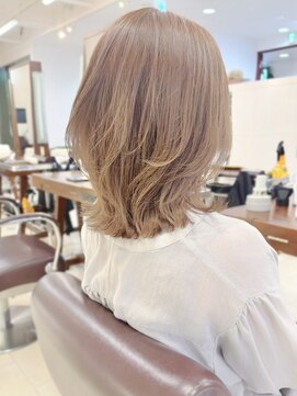 キアラ(Kchiara) ブリーチなしヘーゼルベージュ×結べるくびれボブ福岡大名奥野