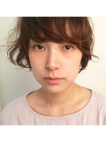 メグリ(meguri)&nbsp;ショートヘアボブことりベージュ毛先パーマウォーターフール黒髪