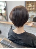 イノアオイルカラー 耳かけショートボブ