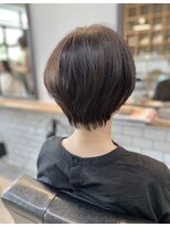 バズヘアガーデン(Bazz hair garden) イノアオイルカラー　耳かけショートボブ