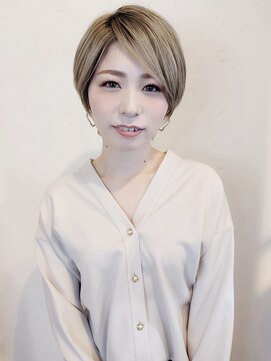 ルチカ(Luccica) 【Luccica】耳かけショート×ブリーチ×透明感ベージュ