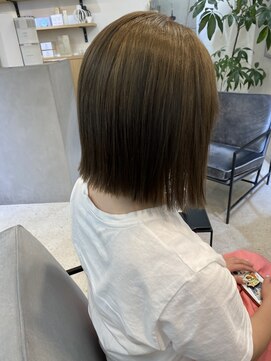 ジエクト ヴィシア(The Ect VIXIA) オリーブグレージュ×切りっぱなし×ボブ×外ハネボブ