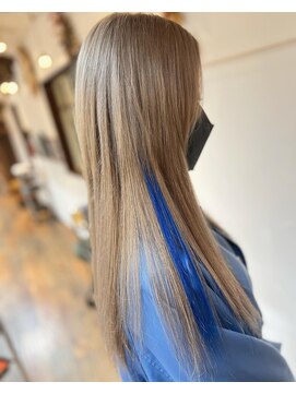 サーティーン(THIRTEEN) ハイトーンでエクステでイメチェン(20代)