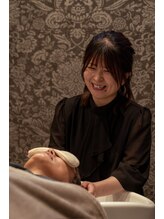 グレイヘアービューティー(gray hair beauty) 足達