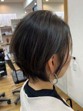 モーラ サロン 高石店(MOLLA) グレイッシュ/アッシュグレージュ/秋冬/大人ショート/レイヤー