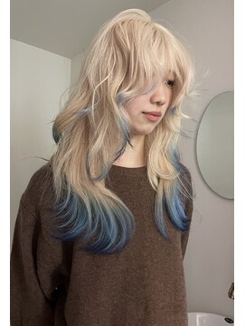 イェッカ パビル(YECCA pabil) ブロンドからマリンブルーの裾カラー（ブリーチ２回）