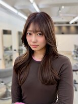 ヒュー 広島(HEW)&nbsp;大人かわいいフェイスバタフライレイヤーカットグレージュヘア