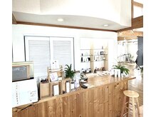 ハーブスヘア 前橋店(Herbs hair)の雰囲気(◇ウッド調の受付スペース◇)
