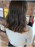 《ナチュラルグラデカラー》ダークカラーでも抜け感のあるヘアに
