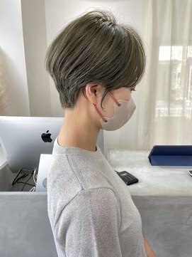 フー(fu.) カーキ×ショートヘア