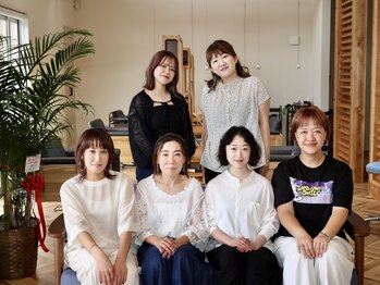 ビューティーワークスループライン(beautyworks LoopLine)の写真/話しやすいから伝わりやすい！経験豊富な女性スタイリストたちがゲスト一人ひとりにじっくり向き合います♪