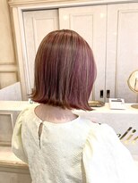 シェリア(Shelia)&nbsp;ピンクハイライト×外はねボブ