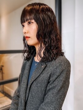 ヴヴ(Bub) 前髪カット フルバング 波巻きパーマ コテ巻き風パーマ 20代