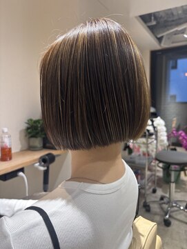 ザ デイ 銀座(The Day) オリーブベージュのハイライトボブ