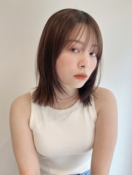 ローネス(LONESS) ミディアムレイヤー　レイヤーカット　くすみベージュ