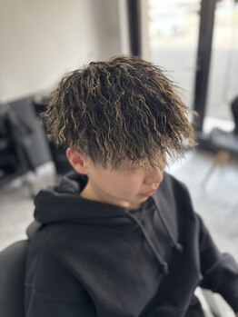 ベガ(VEGA)の写真/【春木駅 徒歩3分】パーマの種類が豊富なバーバーが作るメンズパーマが人気！あなたにピッタリなスタイルへ