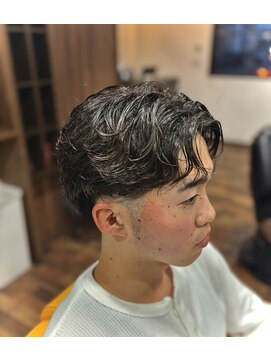 シザーズ(SCISSORS) テーパーフェード/フェード/フェザーパーマ/メンズカラー