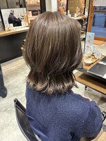 ビヨウシツ ポスタ&nbsp;くびれボブ×グレーベージュ　　野方理恵子