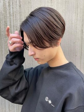 メンズヘアトウキョウ 新宿店(MEN’S HAIR TOKYO) 前下がりセンターパート