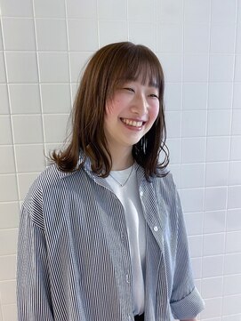 アウラ(aura) 外ハネミディ×ベージュブラウンカラー