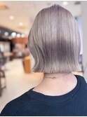 ホワイトミルクティーベージュ×切りっぱなしボブ