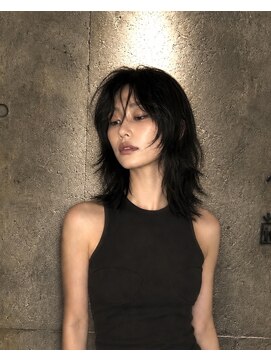 ヒール 銀座(heel) 顔まわりレイヤー外ハネミディアムナチュラルウルフレイヤー